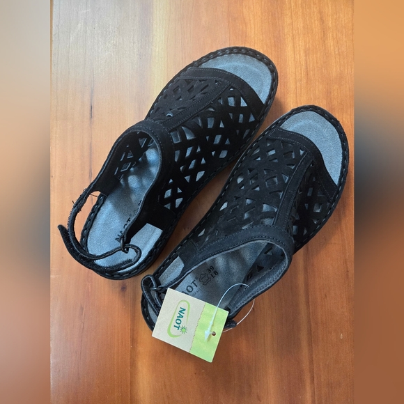 Naot Leather Adjustable Sandals Amadora Black Velvet - Medium - Picture 4 of 5